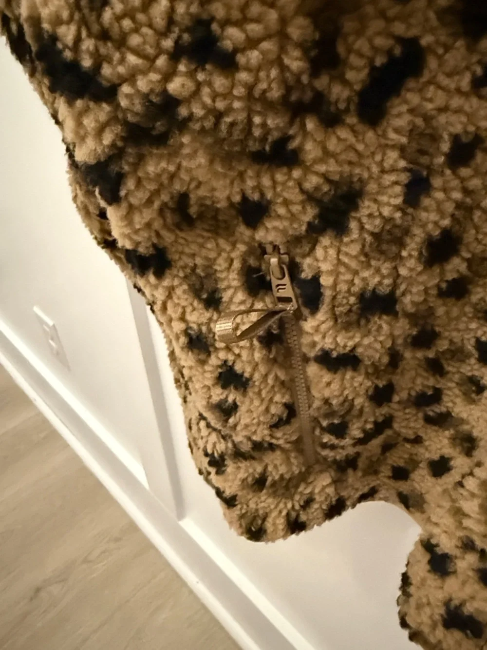 Fabletics new women’s Tan and Black Leopard Sherpa Puffer Jacket - Picture 4 of 4